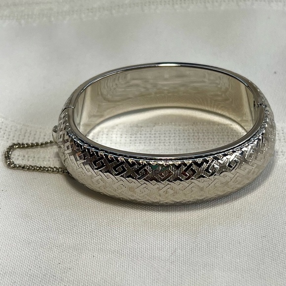 Silver Tone Hinged Bangle Bracelet Safety Chain VTG EUC - Picture 3 of 9